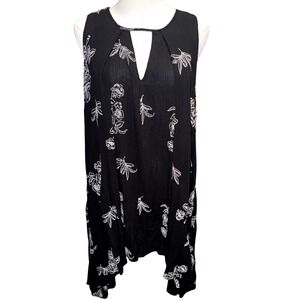 Love In Black Floral Embroidered Sleeveless Tunic Top Cutout Neck Small NEW